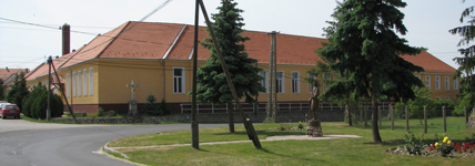 A fel�j�tott iskola�p�let